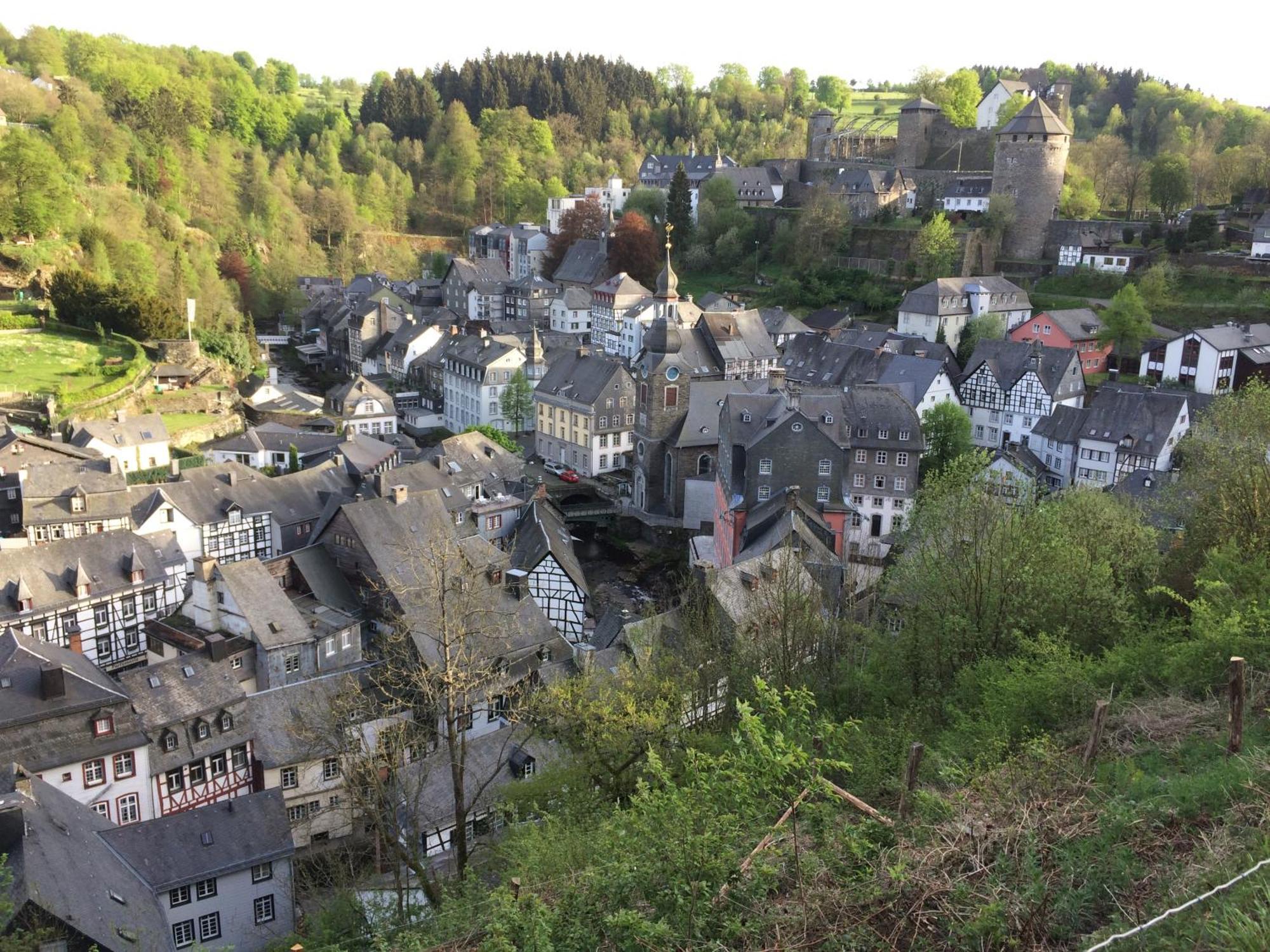 Apartment Am Fluss Im Haus An Der Rur Monschau Exterior photo